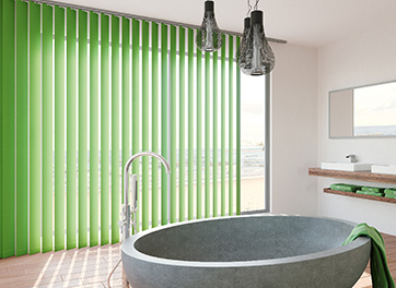 Vertikale Jalousien mit Print im Badezimmer, von MHZ