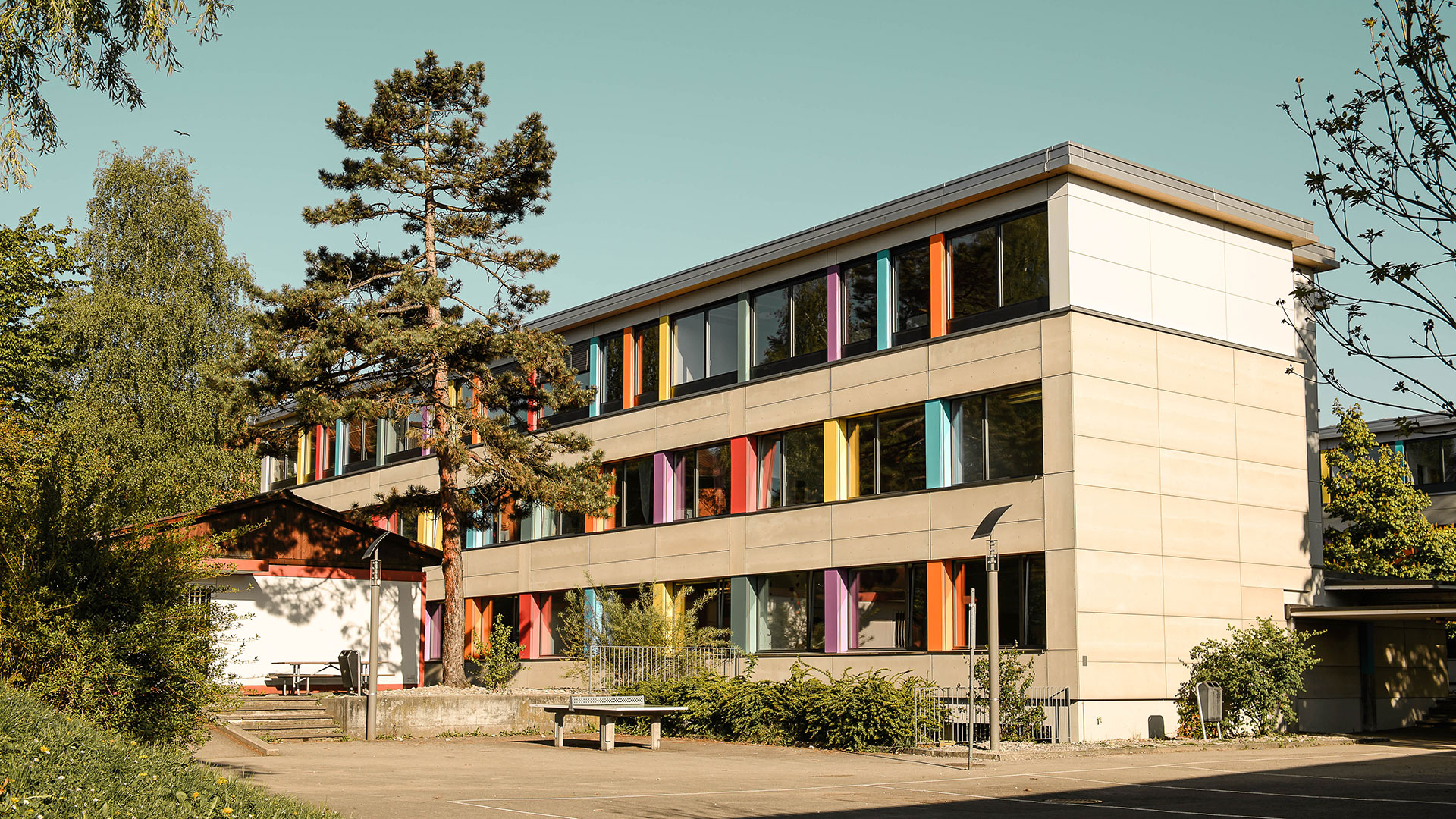 Photo extérieure du complexe scolaire de Buchsee à Köniz