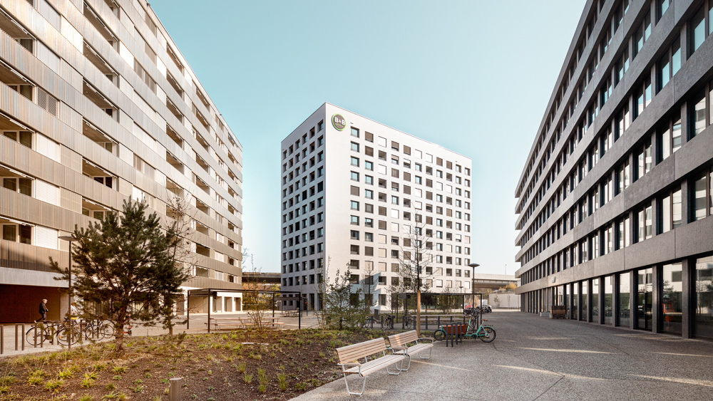 Foto di scena MFH nuovo edificio City-Gate A+ B Basel, ripresa esterna di Lucas Peters