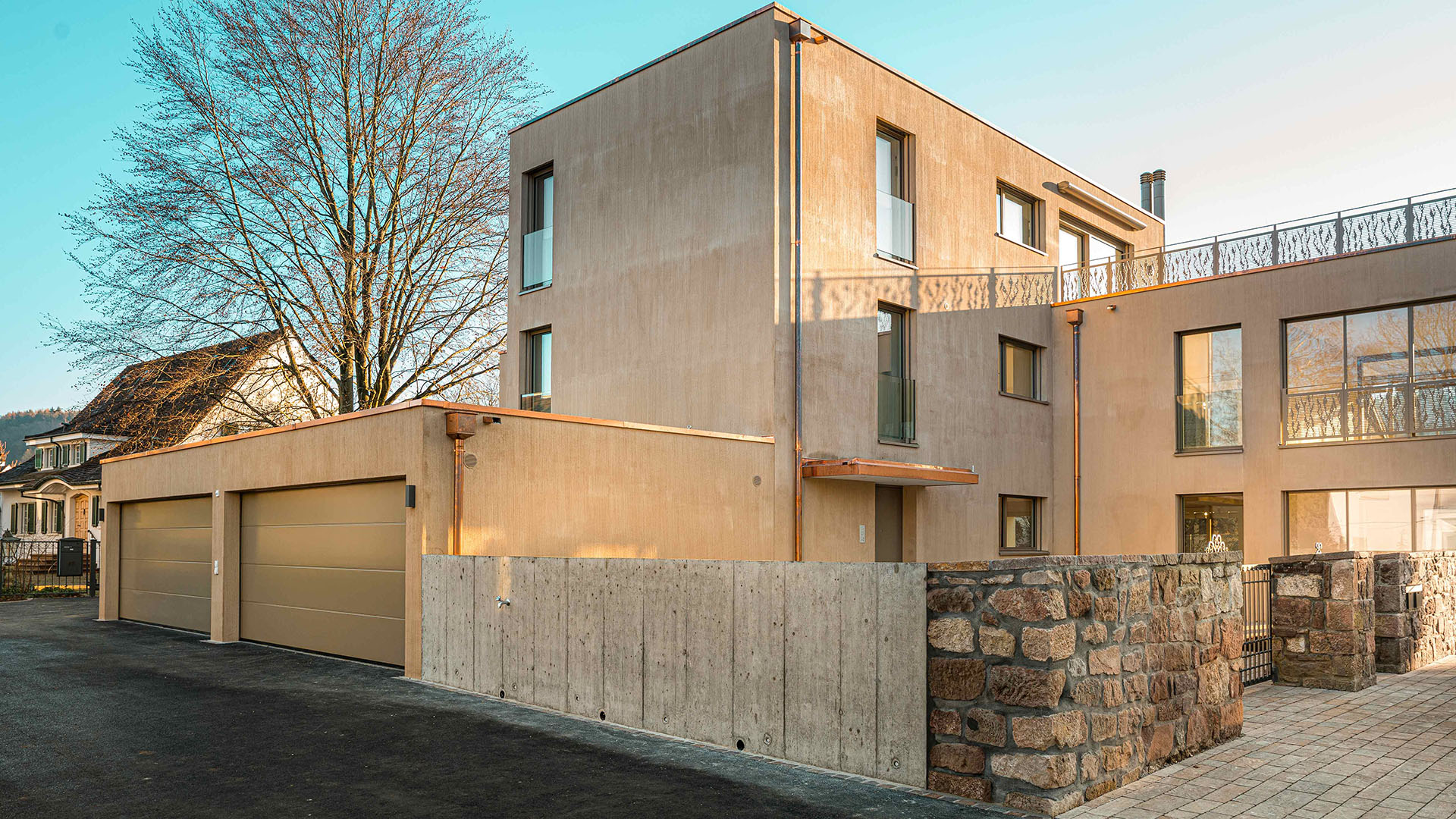 Vue extérieure d'une villa à deux étages à Rheinfelden