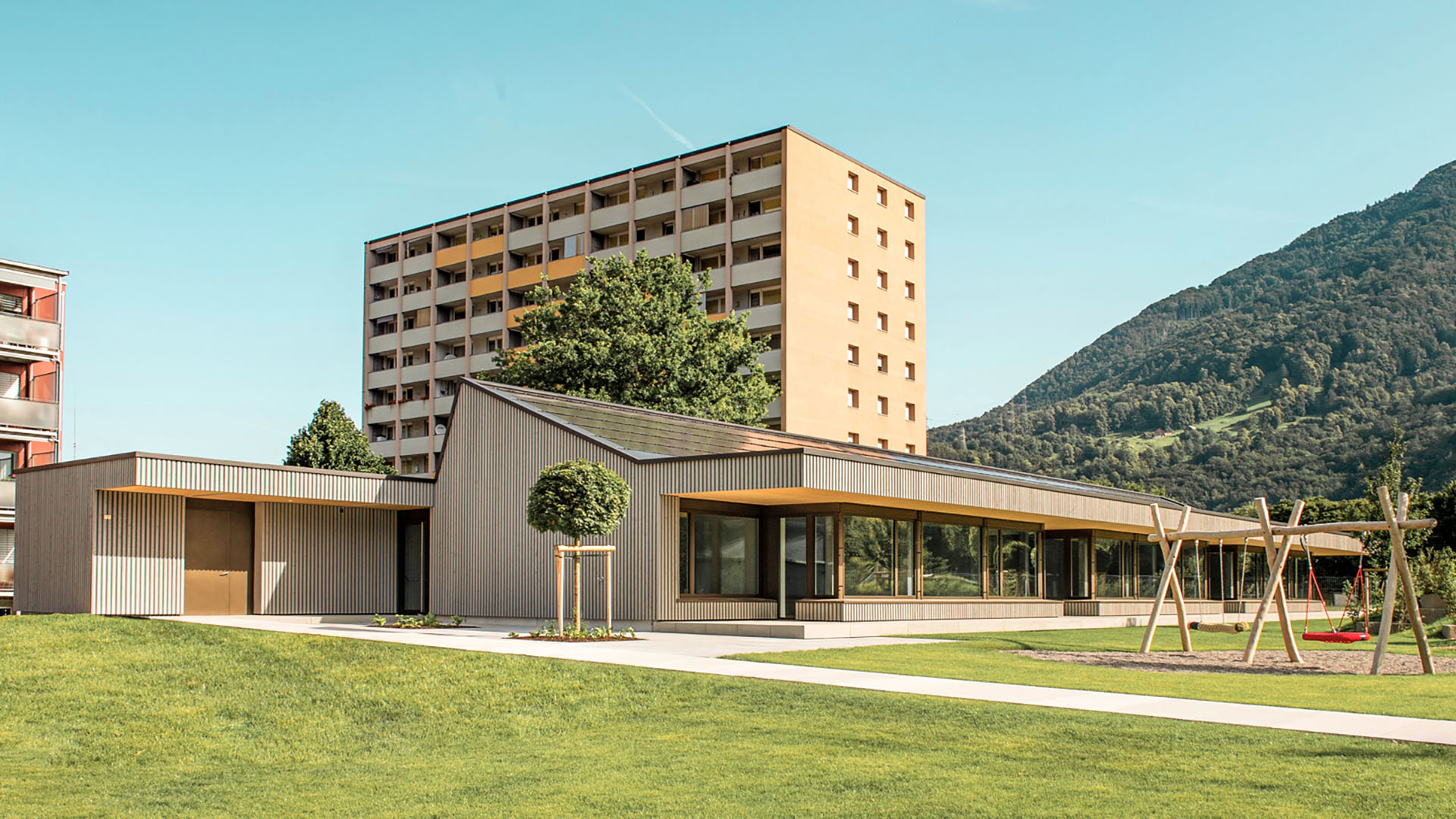 Aussenaufnahme Neubau Schulhaus Linth-Escher in Niederurnen